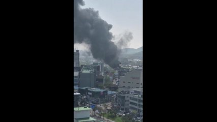 경기 안산 장상동 고물상 불...다친 사람 없어 / YTN