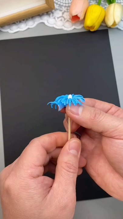 Straw Flowers Decor Tutorial Create beautiful and simple straw flowers with this easy DIY tutorial. Perfect for adding a charming touch to your home decor, gifts, or party decorations using just a few basic materials.