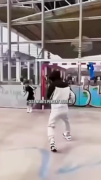 Ils pensent jouer au foot avec un inconnu 🥶