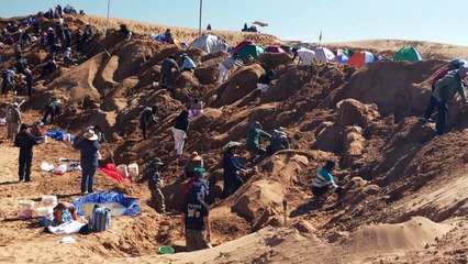 Bolivie: des sculptures de sable pour célébrer Pâques