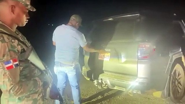 Arrestan a dos hombres con 15 inmigrantes indocumentados en una jeepeta en Montecristi