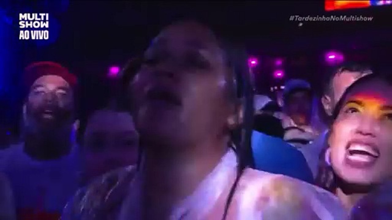 VÍDEO: Filho de Arlindo Cruz canta bêbado no Tardezinha e mulher cai na risada; assista