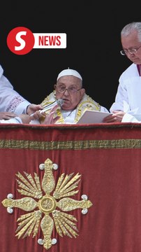 Pope Francis makes brief Easter appearance, calls for Gaza ceasefire