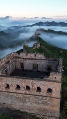 Cloud sea at the Great Wall / Mer de nuages à la Grande Muraille