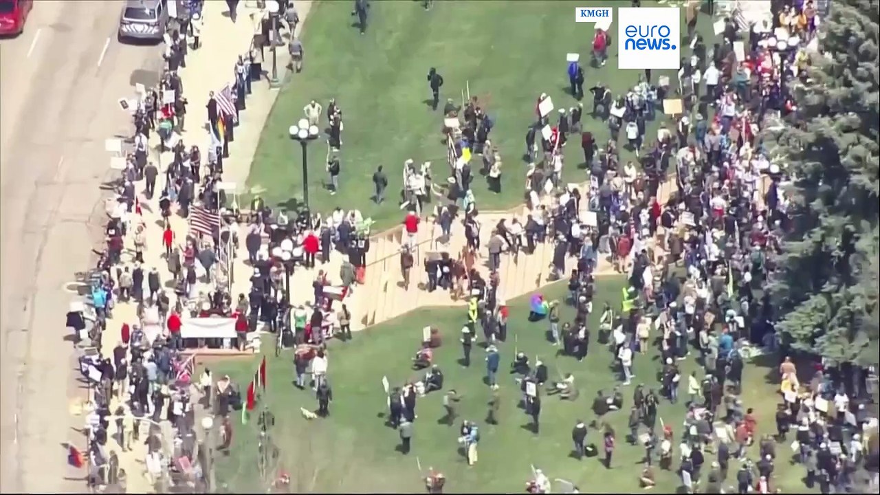 شاهد: لقطات جوية تظهر حشودا ضخمة في دنفر احتجاجا على سياسات ترامب
