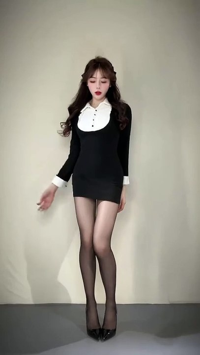 Sexy Chinese girls dance passionately, and every clip can make you happy physically and mentally.