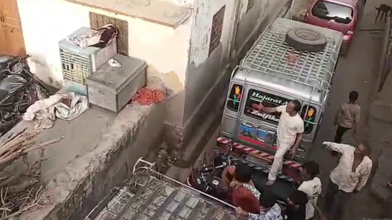 एक ही समुदाय के दो पक्षों में हुआ झगड़ा, दोनों पक्षों में हुई पत्थरबाजी