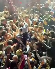 ATARASHII GAKKO!  😄  サンフランシスコシ  ョー中のクレイジーサーフィン offical video