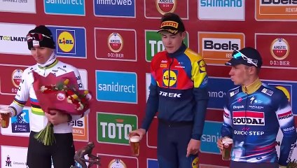 En esto sí ganó Pogacar: cerveza de trago y sus 'socios' de podio... ¡ni probarla!