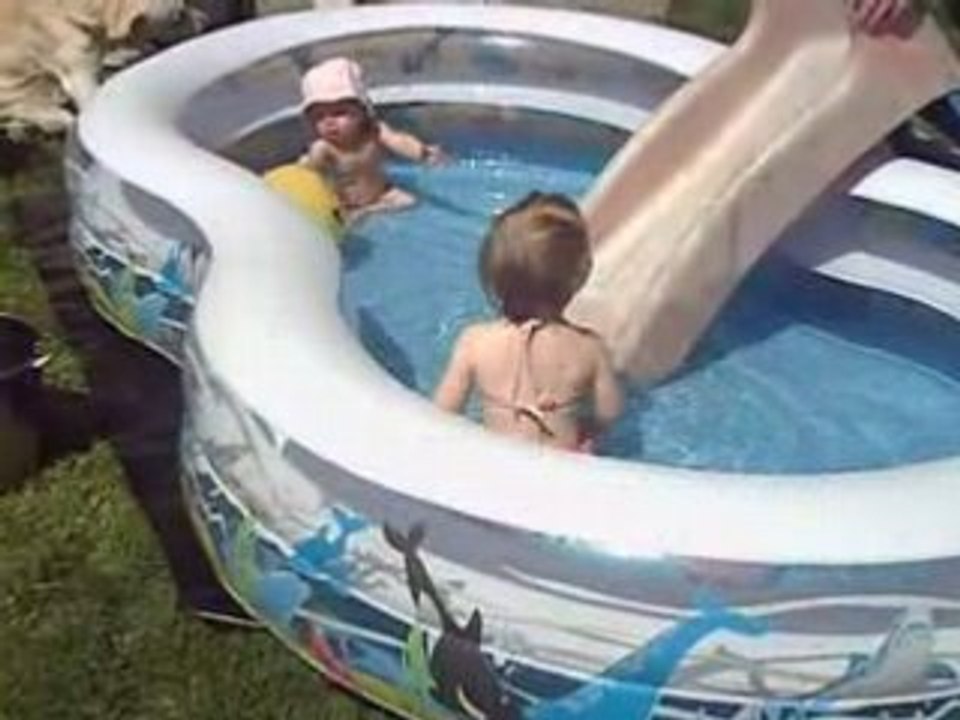 les filles a la piscine