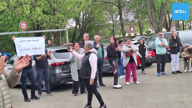 Basket - LIgue 2 Play-Offs : des supporters d'Alençon à l'arrivée des joueuses après leur qualification en demies à Voiron