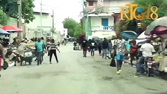 Imaj plizyè mache piblik nan komin Delmas kèk jou avan fèt pak la.