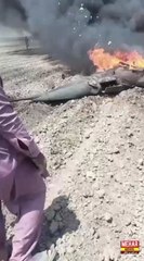 This jet✈ crashed in Pakistan but both poilts are saved