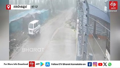 ಹಾಸನ: ಧಾರಾಕಾರ ಮಳೆ, ಚಲಿಸುತ್ತಿದ್ದ ಆಟೋ ಮೇಲೆ ಬಿದ್ದ ವಿದ್ಯುತ್ ಕಂಬ