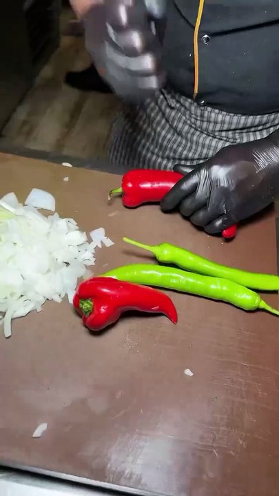 Eşsiz lezzetlerimizin yanında olmazsa olmazımız ezme!😍