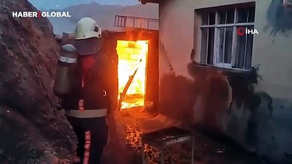 Mutfak tüpü patladı, alevler geceyi aydınlattı