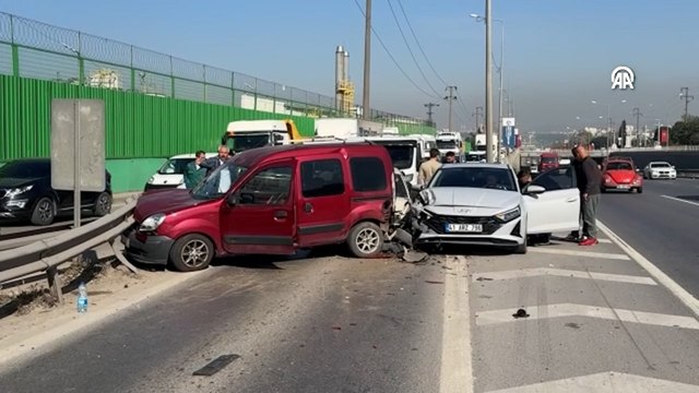 Kocaeli'de zincirleme kaza gerçekleşti: 3 kişi yaralı