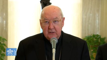 El cardenal Kevin Joseph Farrell anuncia la muerte de el Papa Francisco