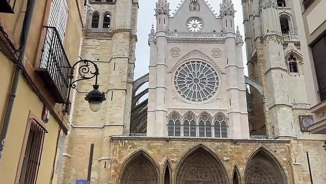 Las campanas de la Catedral de León suenan por la muerte del Papa