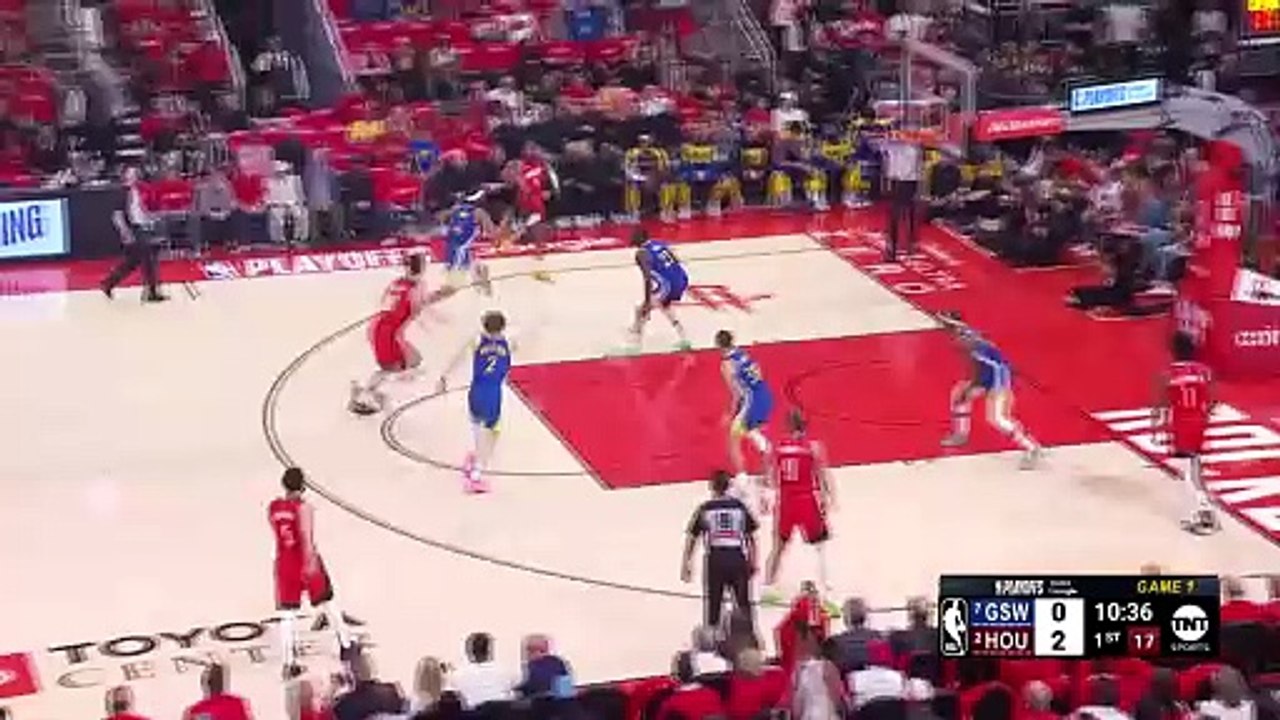 Curry guides Warriors to Game 1 win in Houston