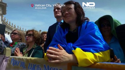 Les images de la dernière apparition du pape François place Saint-Pierre