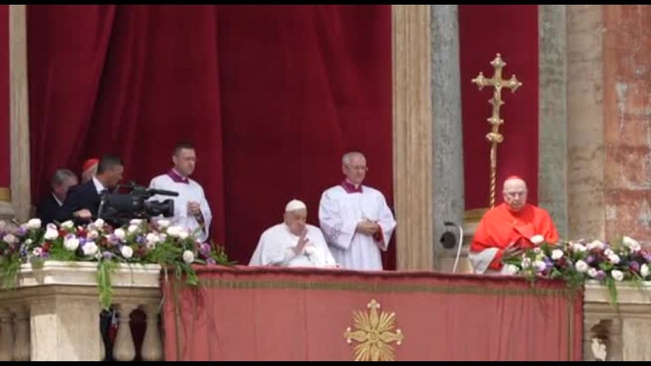 L'ultimo abbraccio del Papa ai fedeli: Fratelli e sorelle buona Pasqua