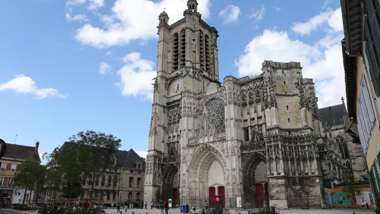 Les cloches de la cathédrale de Troyes sonnent 88 coups en hommage au pape François