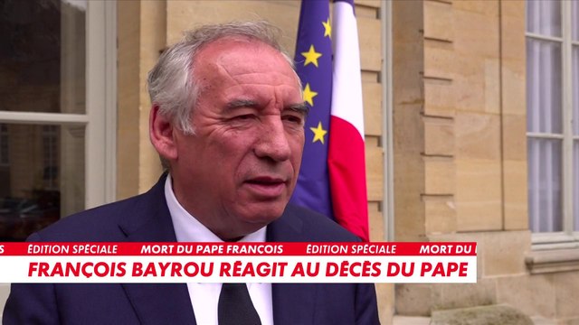 La première réaction de François Bayrou au décès du pape François