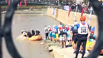 Türkiye’nin en hızlı akan Çoruh Nehri’nde rafting heyecanı yaşandı