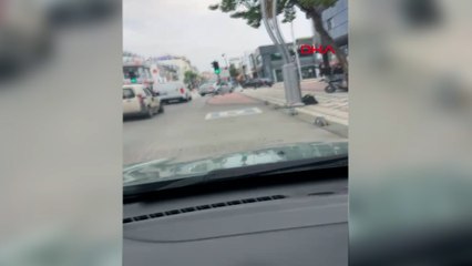Otomobiliyle kaldırımdan geçip dönüş yaptı