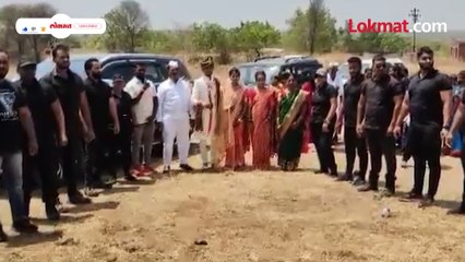 शेतकऱ्याच्या लेकाच्या लग्नाची वरात हेलिकॉप्टरमधून...या वरातीची पंचक्रोशीत चर्चा.