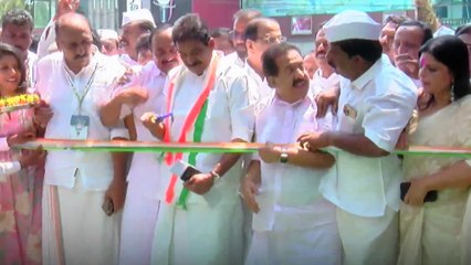 ഇടിച്ചുകയറിയും പിടിച്ചുതള്ളിയുമല്ല മുഖം കാണിക്കേണ്ടത്..; വിമർശനം ശരിവെച്ച് കോൺഗ്രസ് നേതാക്കൾ