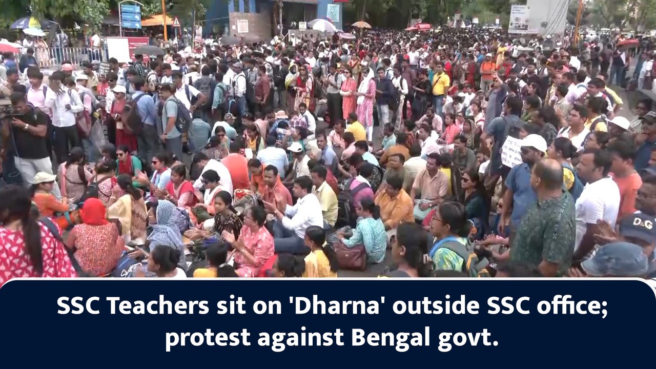 SSC Teachers sit on 'Dharna' outside SSC office; protest against Bengal govt.