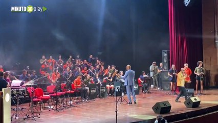 Medellín celebra su aniversario con un estallido musical de porros y tambores