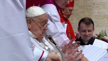 El papa reaparece en San Pedro de sorpresa para la bendición Urbi et Orbi