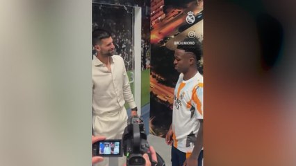El saludo de Djokovic con los jugadores del Real Madrid