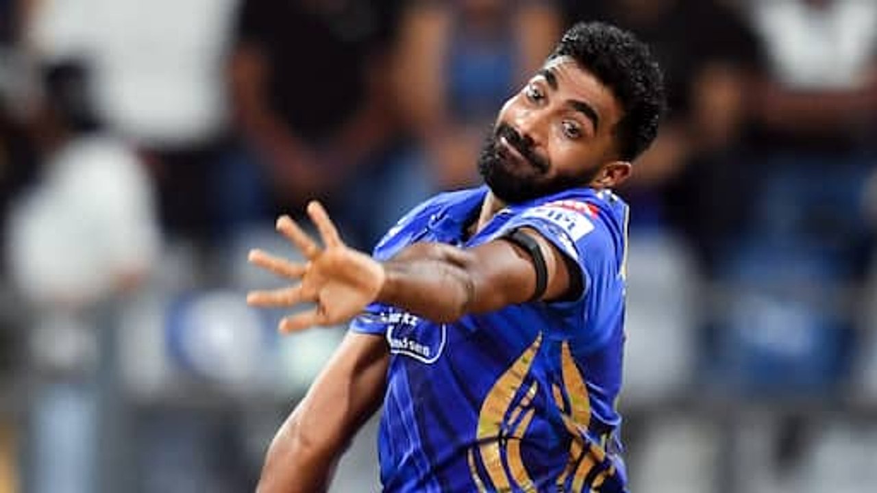 Jasprit Bumrah Joins Mumbai Indians Record Books with 300 T20 Wickets | SRH vs MI IPL 2025