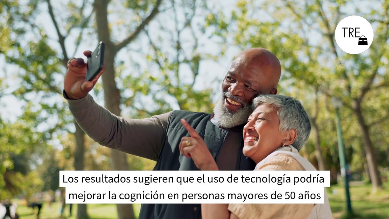 Este estudio nos rompe los esquemas: usar el móvil a partir de los 50 podría ser bueno para frenar el deterioro cognitivo