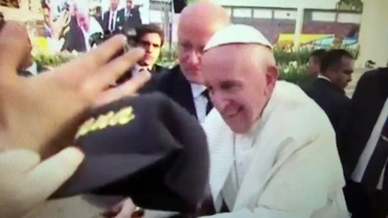 Jalonean y hacen enojar al Papa Francisco en México
