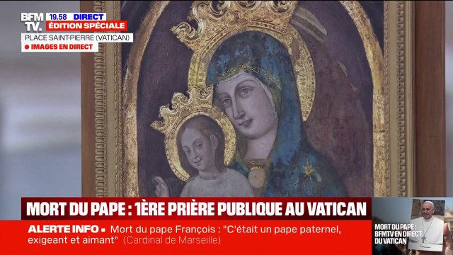 La prière Je vous salue Marie , est recitée au Vatican, lors de la messe en hommage au pape François