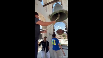 Repican las campanas del centro de #Irapuato en señal de duelo por fallecimiento del #PapaFrancisco
