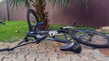 Ciclista se envolve em acidente de trânsito no Santa Felicidade