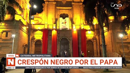 La catedral cruceña coloca listón negro de luto por el papa Francisco