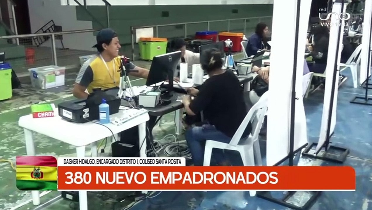 Cuarto día de empadronamiento en el coliseo San...