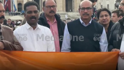 'മാനുഷിക മൂല്യങ്ങൾക്ക് പ്രാധാന്യം നൽകിയ പോപ്പ്'- വത്തിക്കാൻ സ്‌ക്വയറിൽ ലയാളികളുടെ അനുശോചനം | Pope