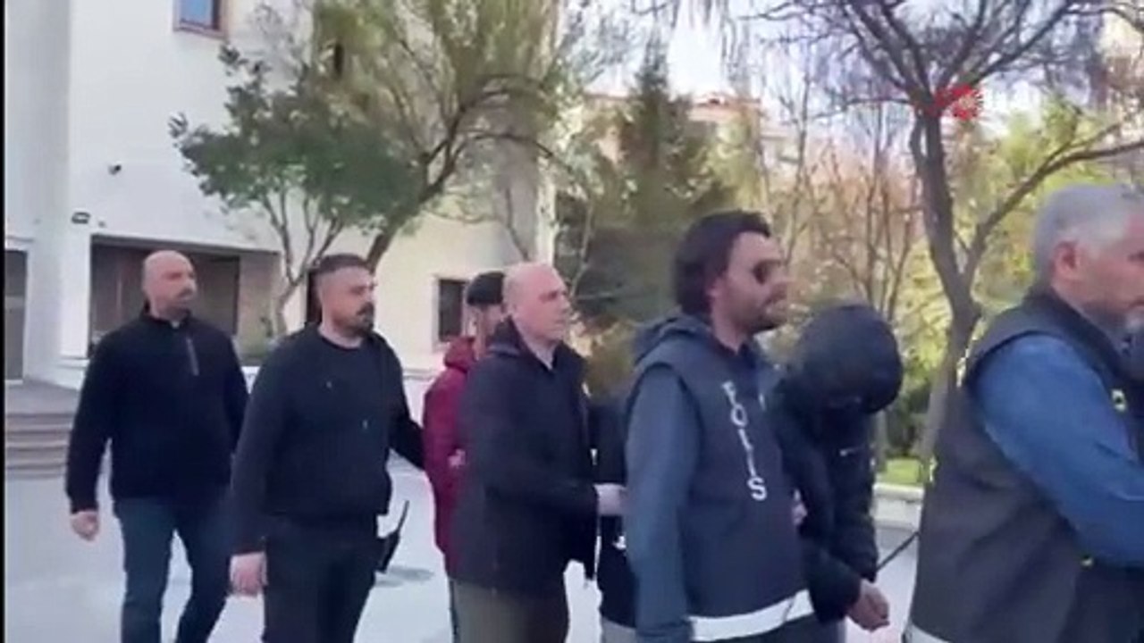 Eli kanlı terör örgütü PKK'nın ''jigoloları'' Türkiye'de yakalandı!