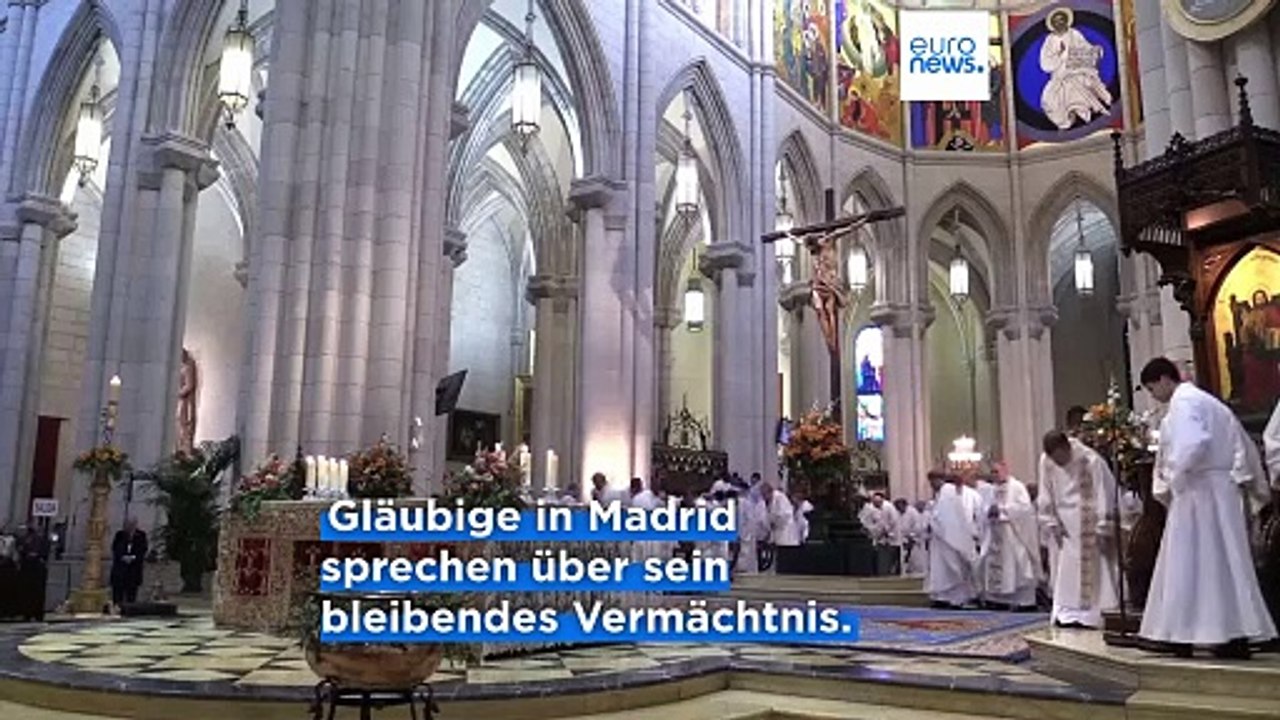 88 Glockenschläge in Rom, Madrid und Paris für Papst Franziskus: Gedenkmessen in ganz Europa