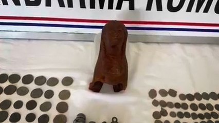 Şüphe üzerine durdurulan araçtan tarihi eser ele geçirildi, 2 gözaltı