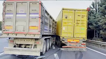 Kocaeli'de 2 tır ve bir kamyonetin karıştığı zincirleme kaza böyle görüntülendi!