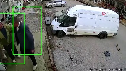 2 METREDEN DÜŞTÜ YAŞAM SAVAŞI VERİYOR